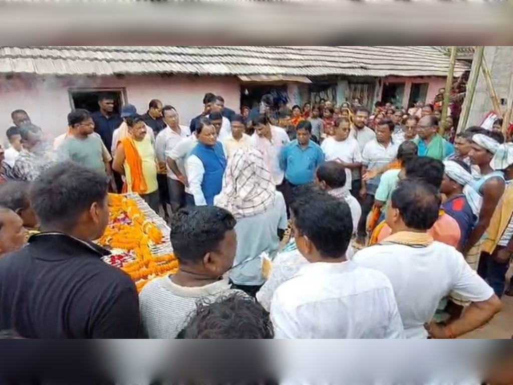 ଭାଇ ଅନ୍ତିମ ସଂସ୍କାରରେ ଯୋଗଦେଲେ ମୁଖ୍ୟମନ୍ତ୍ରୀ
