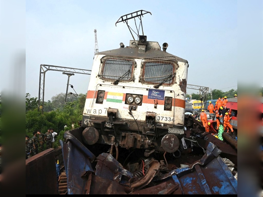 ଭୁବନେଶ୍ୱରରେ ଗୋଟିଏ ଟ୍ରାକରେ ୨ ଟ୍ରେନ୍ ମୁହାଁମୁହିଁ